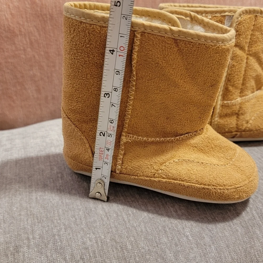 Tong You Yuan Baby Khaki Faux Suede Ankle Boots